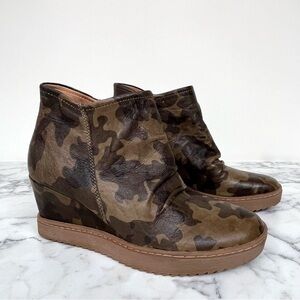 Sofft Siri Leather Wedge Bootie Ankle Boots Olive Green Camo Print Size 8